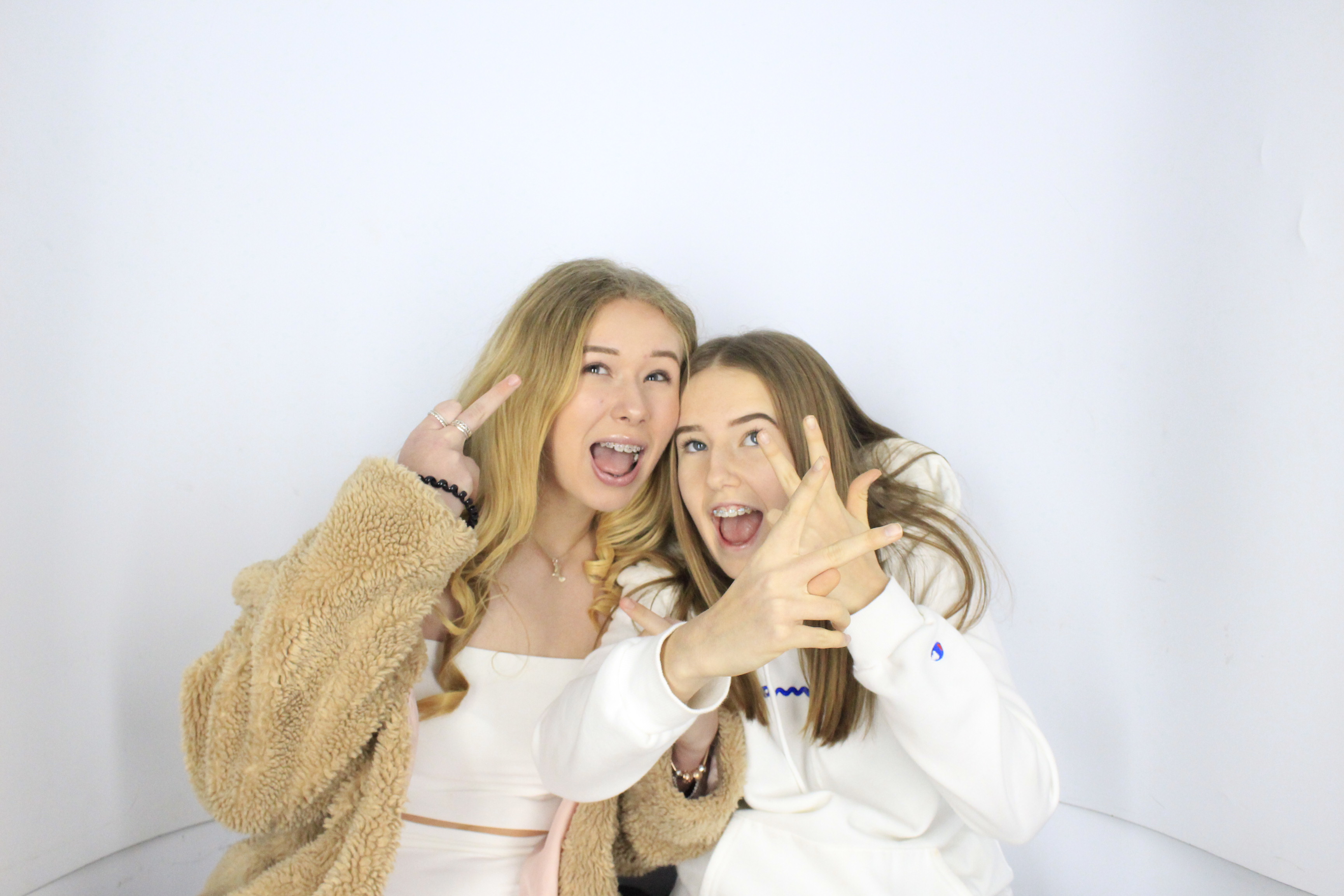Issy & Alice's 18th Birthday Party | View more photos from the event at gallery.myphotoboothexperience.co.uk/u/MyPhotoBoothExperienceLtd/Issy-Alices-18th-Birthday-Party